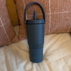 Brumate Resa 25oz in navy blue